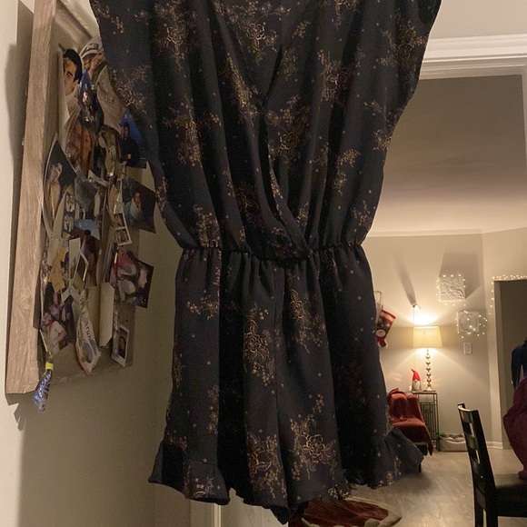 Ruffled romper - Picture 3 of 5